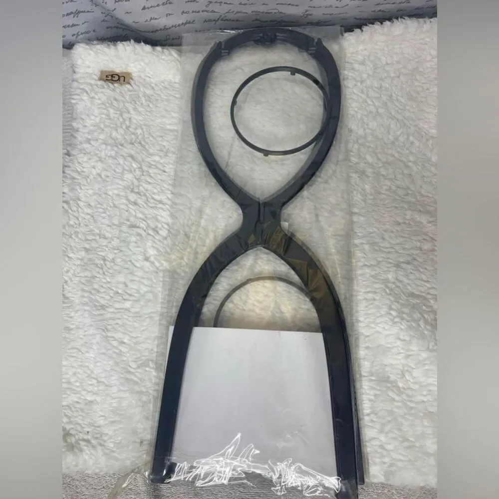 New‎ Wig stand